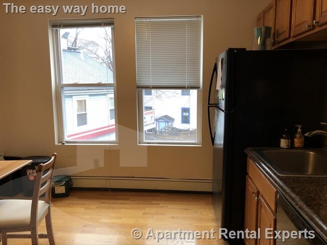 Building Photo - Cambridgeport 3 Bedroom Fully Renovated- H...