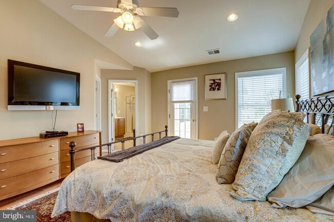 Building Photo - 47571 Royal Burnham Terrace