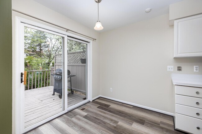 Building Photo - 45085 Horseshoe Dr