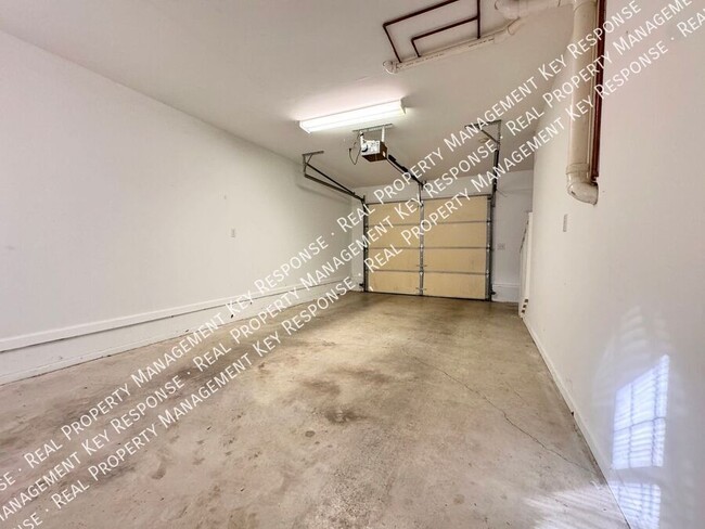 Building Photo - Quiet living in 55+ gated community Condo