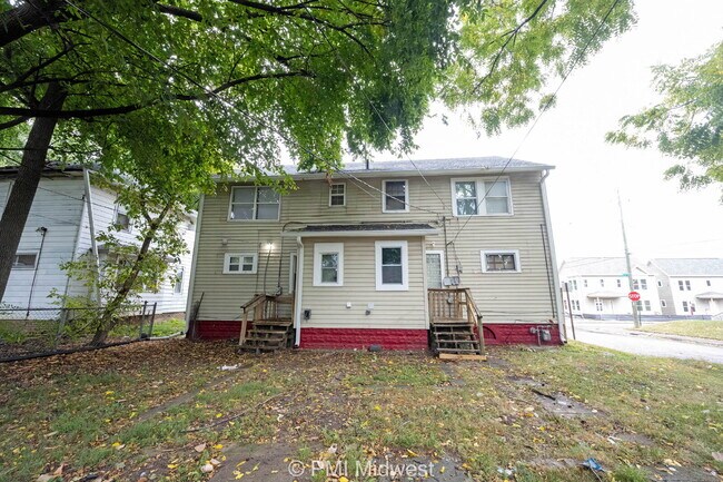 Building Photo - "Charming Urban Retreat: Cozy 1-Bedroom Ap...