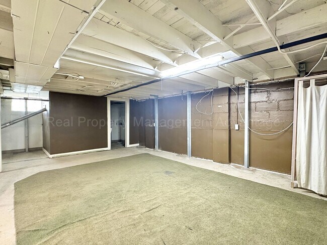 Building Photo - 4 Bedrooms, Endless Charm and Steps from D...