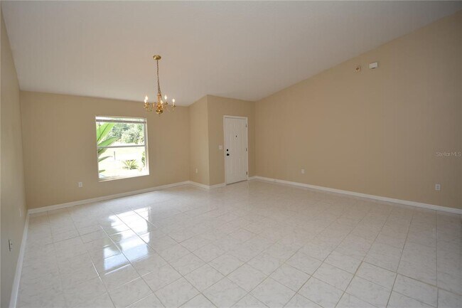 Building Photo - 12 Pine Brook Dr