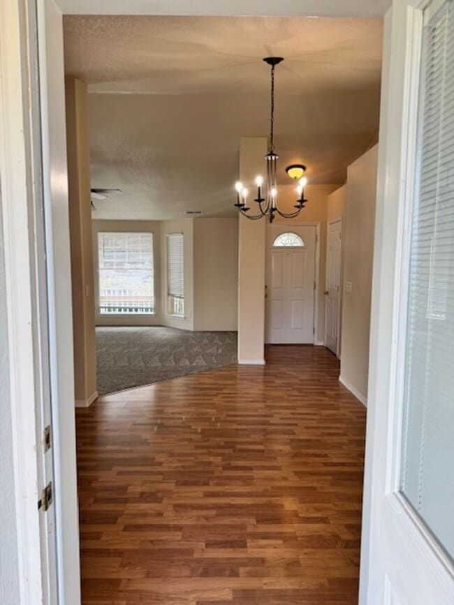 Building Photo - Central Point Single Level Home/ Coming Soon