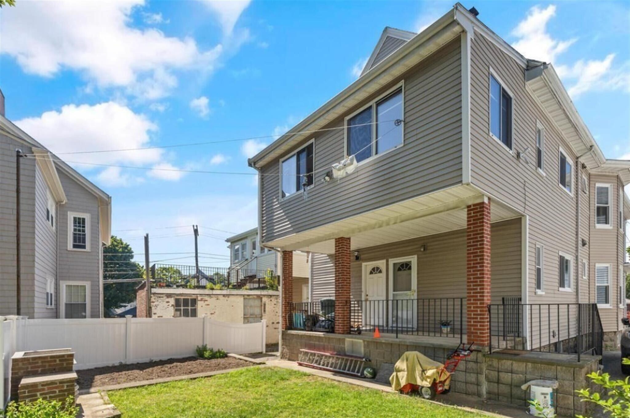 Building Photo - 38 George St