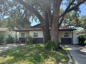 Building Photo - Charming 2-Bed Duplex in Tampa with Modern...