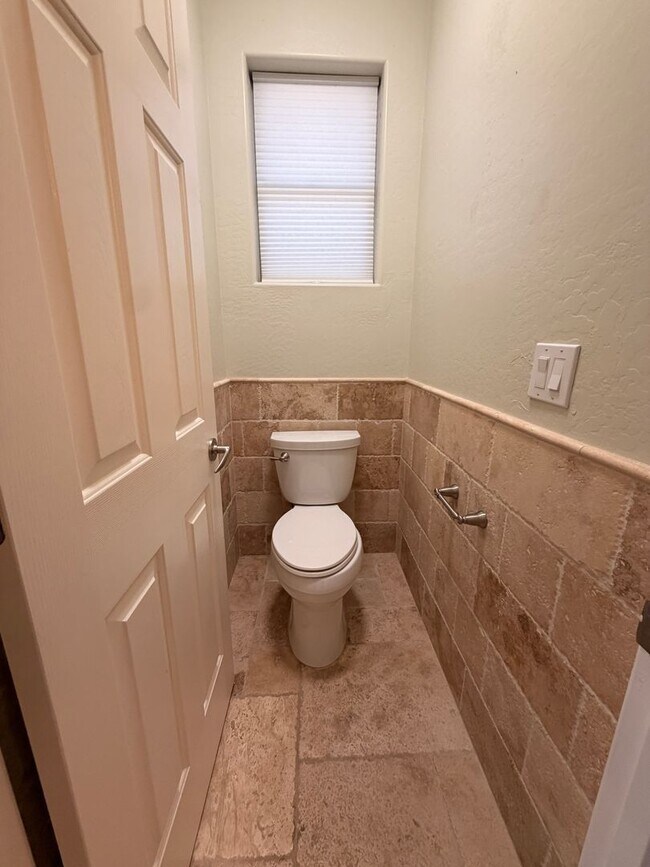 Building Photo - Gorgeous 4Bdm 2.5Ba Anthem Home with a Pool!