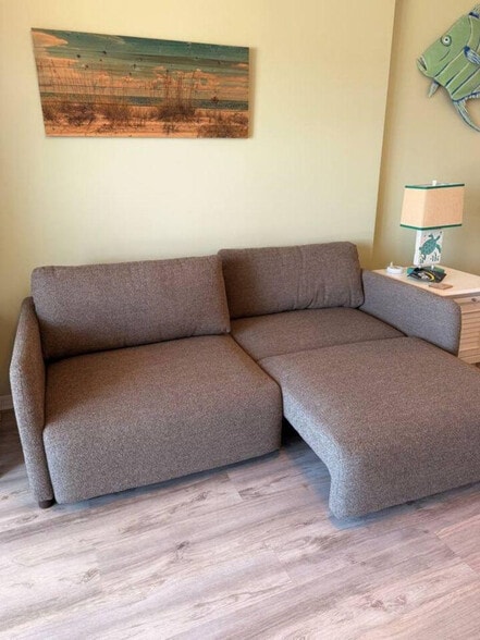 Building Photo - 1057 W Beach Blvd