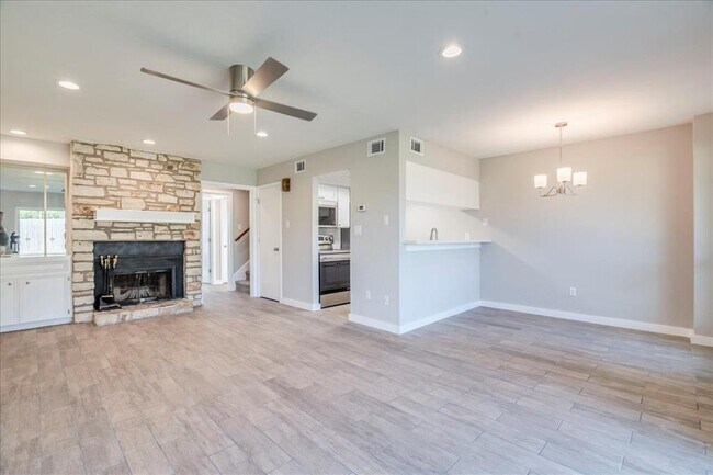 Building Photo - 3 Cypress Fairway Village