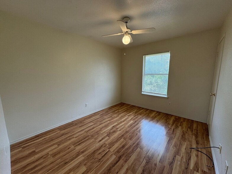 Building Photo - 1701 Benttree Dr