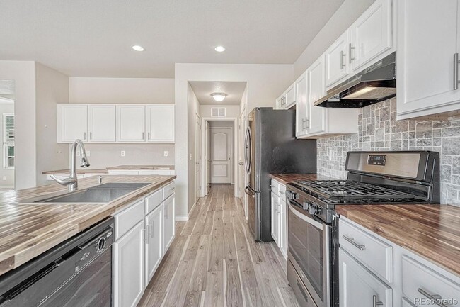 Building Photo - 6442 Silverwind Cir
