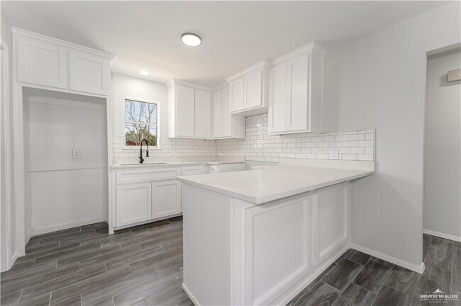 Building Photo - 25 Quince Ave