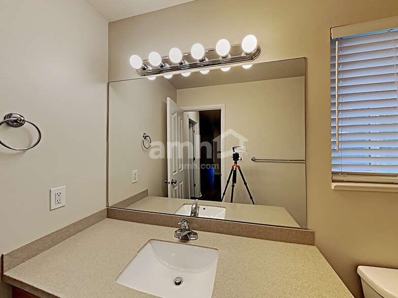 Building Photo - 845 Grove Creek Dr