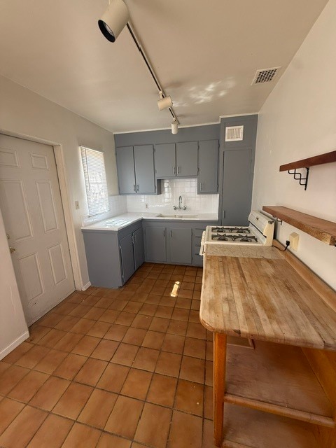 Building Photo - Townhome For Rent