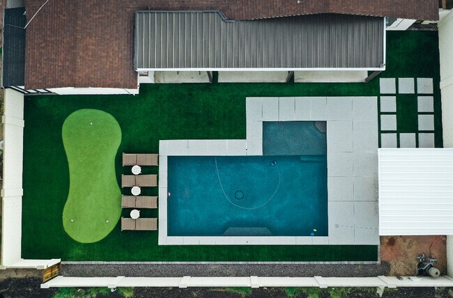 Building Photo - 2166 E Greenway Dr