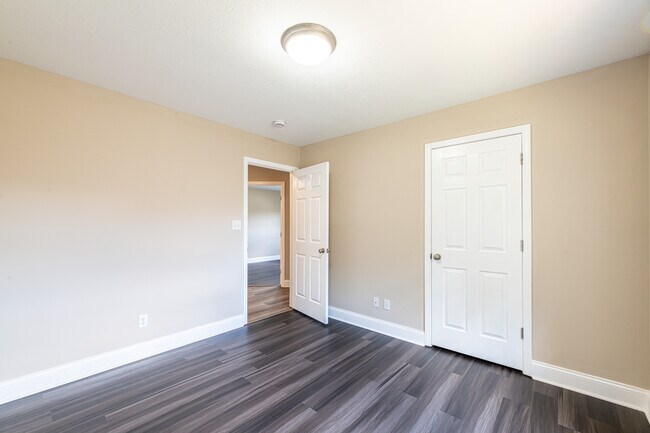 Building Photo - 637 Marston Ln