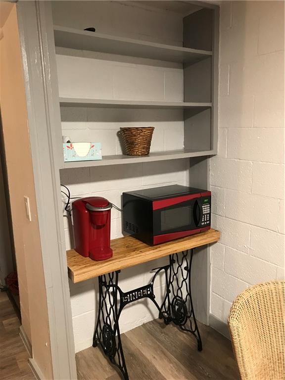 Building Photo - 16 W Thatcher St