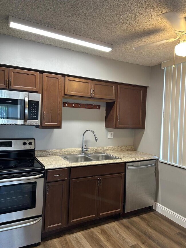 Building Photo - 3671 Environ Blvd