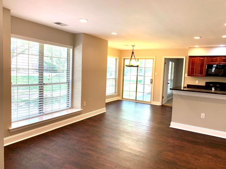 Building Photo - 1109 Foxmeadow Dr