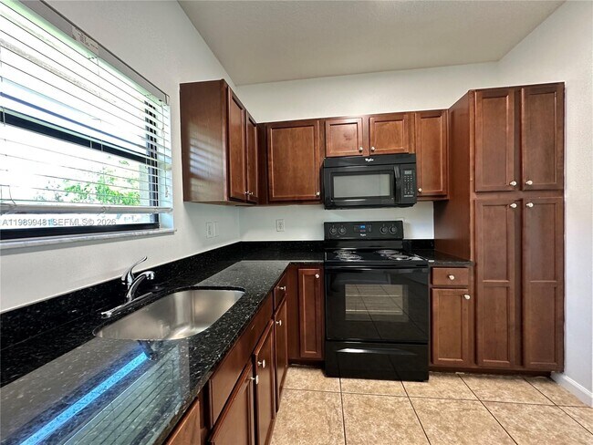 Building Photo - 1027 NE 10th Ave