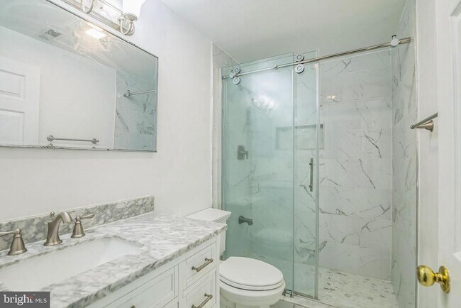 Building Photo - 3003 Mediterranean Dr