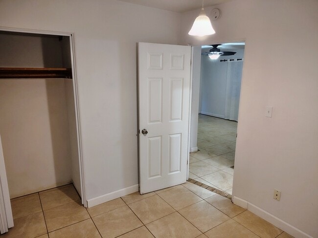 Building Photo - 3234 35th Ave N