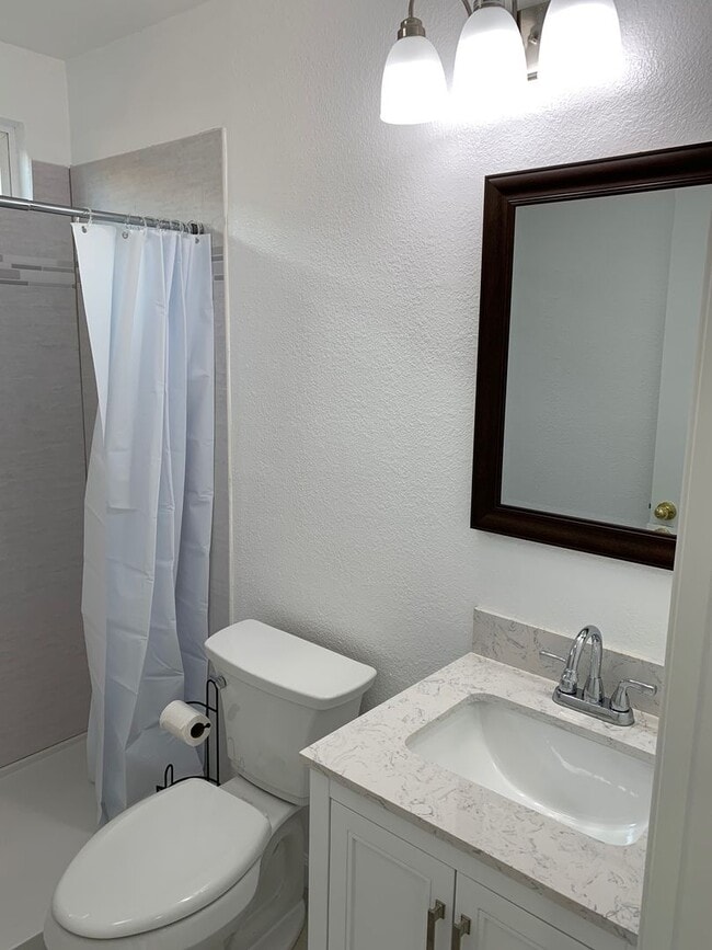 Building Photo - Full remodeled 4 bedroom 3 Bathroom home