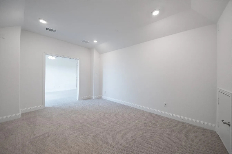 Building Photo - 2420 Bernham Dr