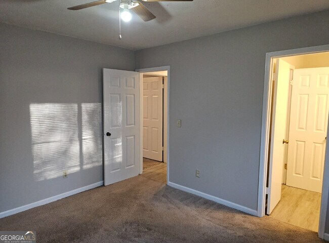 Building Photo - 8147 Flamingo Dr