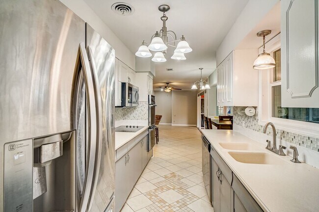 Building Photo - Welcome to this beautiful 3-bedroom, 2-bat...