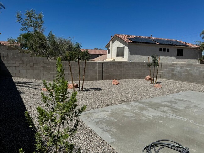 Building Photo - Summerlin North Community / Updated home 3...