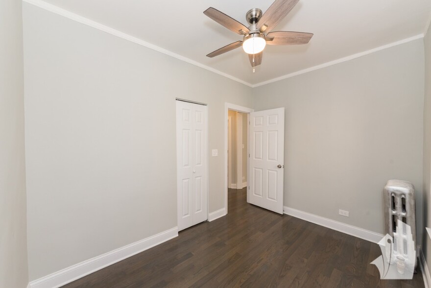 Building Photo - 5055 N Damen Ave