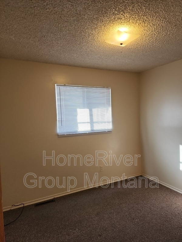 Building Photo - 102 Camelot Ct