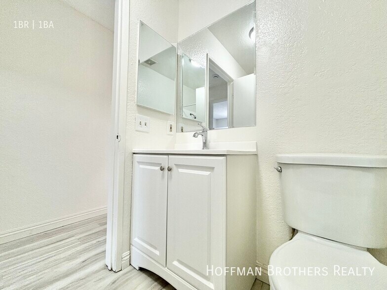 Building Photo - 10346 Commerce Ave