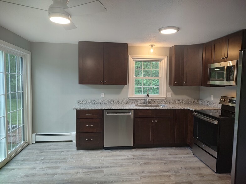 Kitchen - 132 Londonderry Turnpike