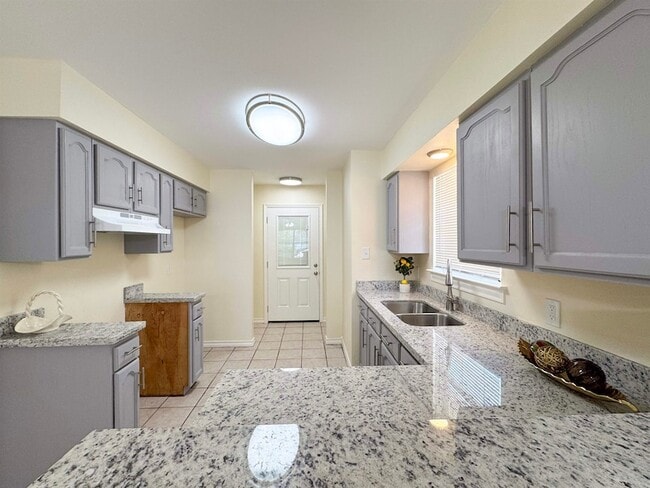 Building Photo - 304 Anthony Ln