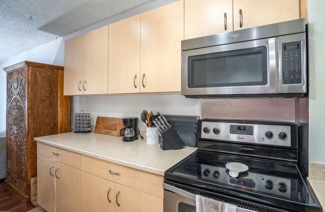 Building Photo - Beautiful Fully Furnished, 2 Bed, 1 1/2 Bath, Oceanview Condo with Pool