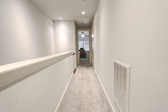 Building Photo - 2037 Fannin Station N