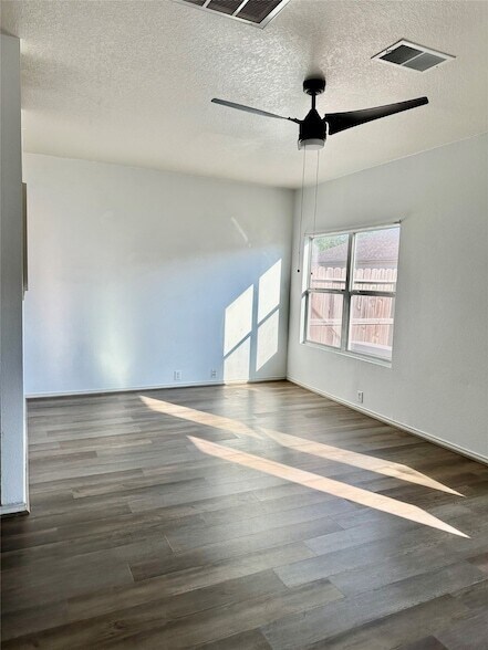 Building Photo - 29740 Sullivan Oaks Dr