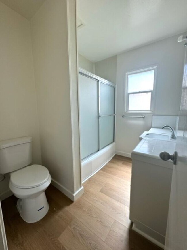 Building Photo - 468