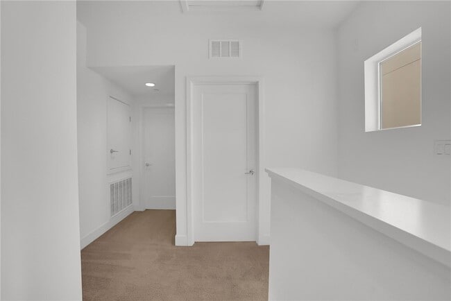 Building Photo - 140 Allusion