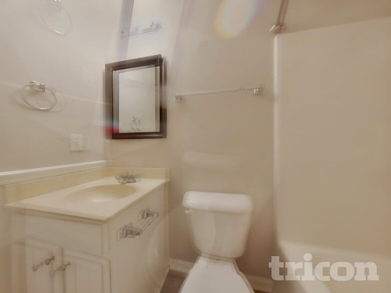 Building Photo - 129 Ilex Dr