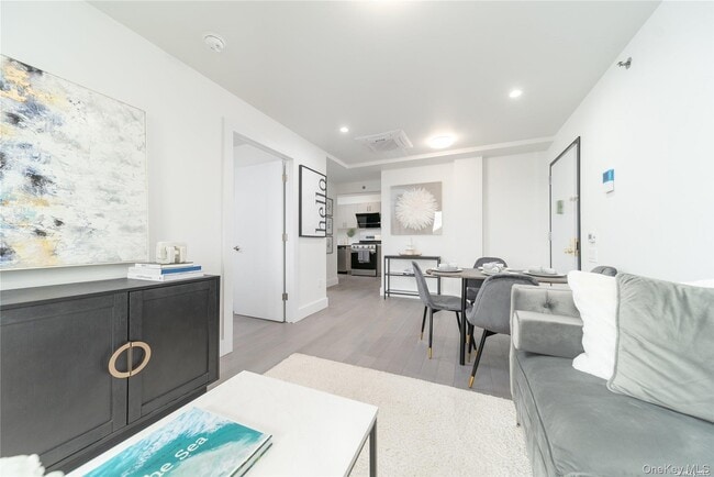 Building Photo - 131-19 Fowler Ave