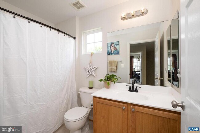 Building Photo - 662 Holly Hill Dr