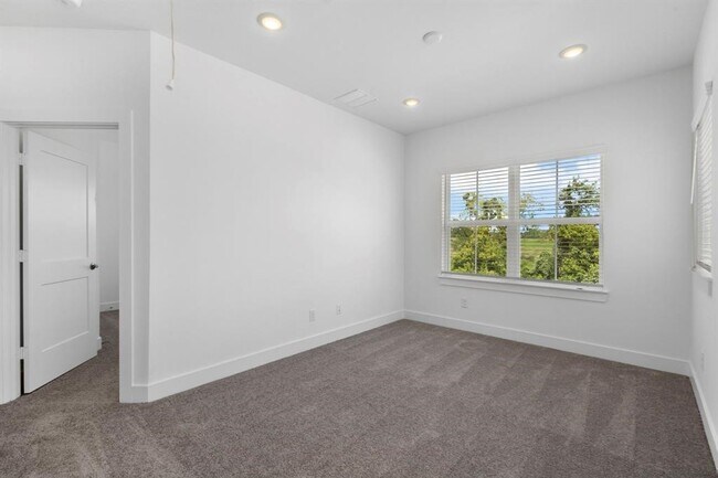 Building Photo - 1326 Shaded Rock Dr