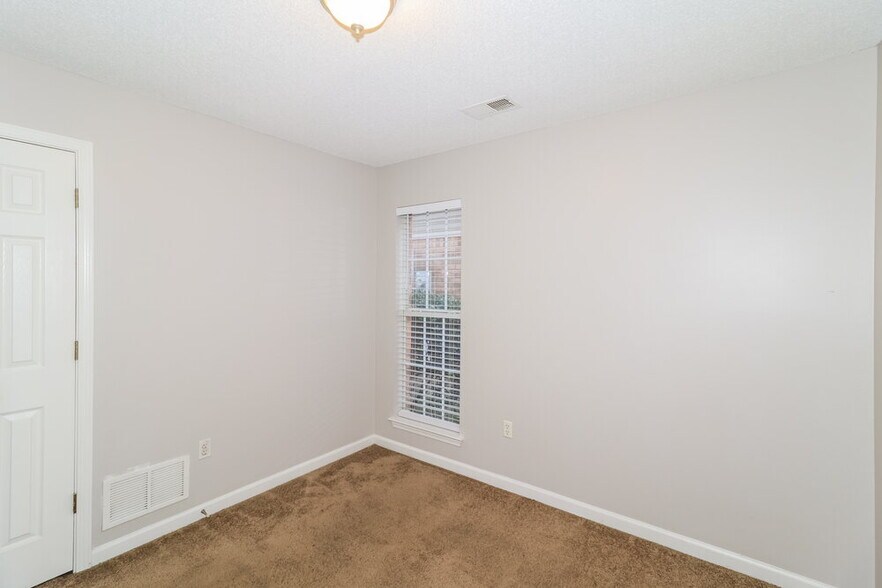 Building Photo - 761 Grant Dr