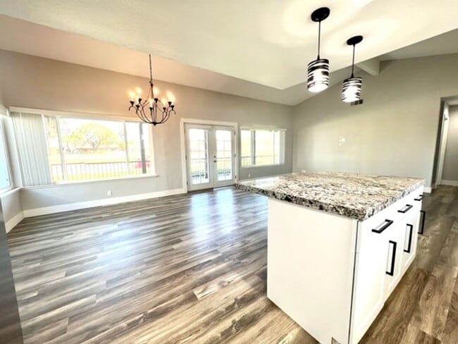 Building Photo - 3 Bedroom Pool Home on Golf Course