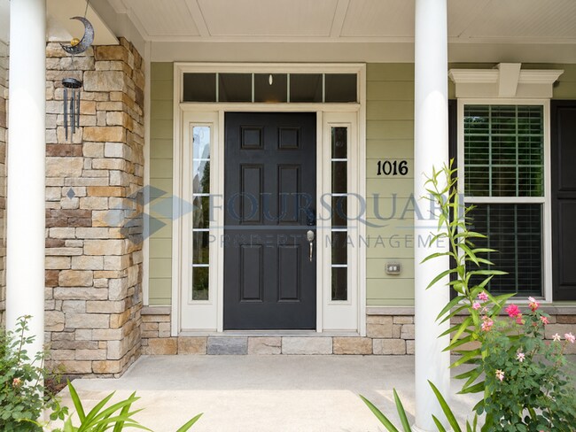 Building Photo - Beautiful 4-Bedroom Home Screened Porch & Bonus Room – Minutes from RTP, Shopping & Dining , Comm...