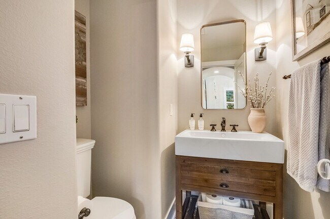 Building Photo - 4 Bedroom Designer Dream Home in La Costa