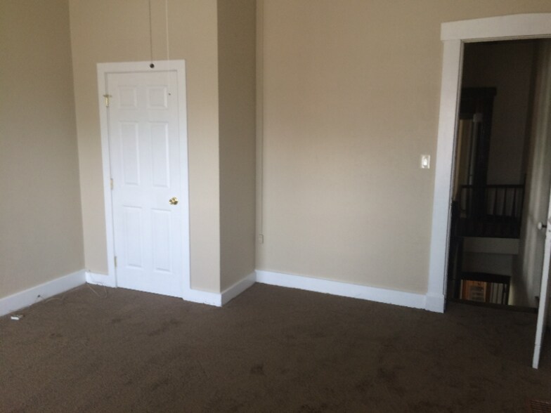 Building Photo - 227 James St